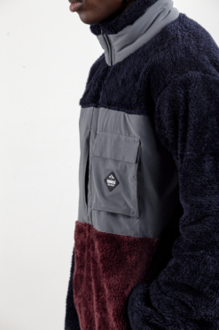 Alternative view of Campera Tehuelche