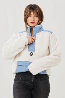 Alternative view of Buzo Oliva Blanco